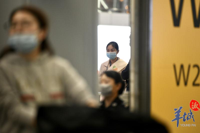 珠海、白云机场加强武汉航班旅客排查，多数旅客戴口罩出行