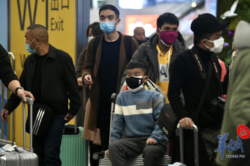 珠海、白云机场加强武汉航班旅客排查，多数旅客戴口罩出行